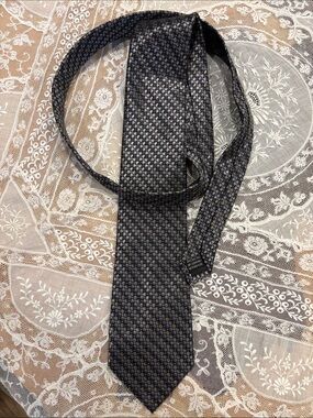 Silk Tie in Navy and Gold